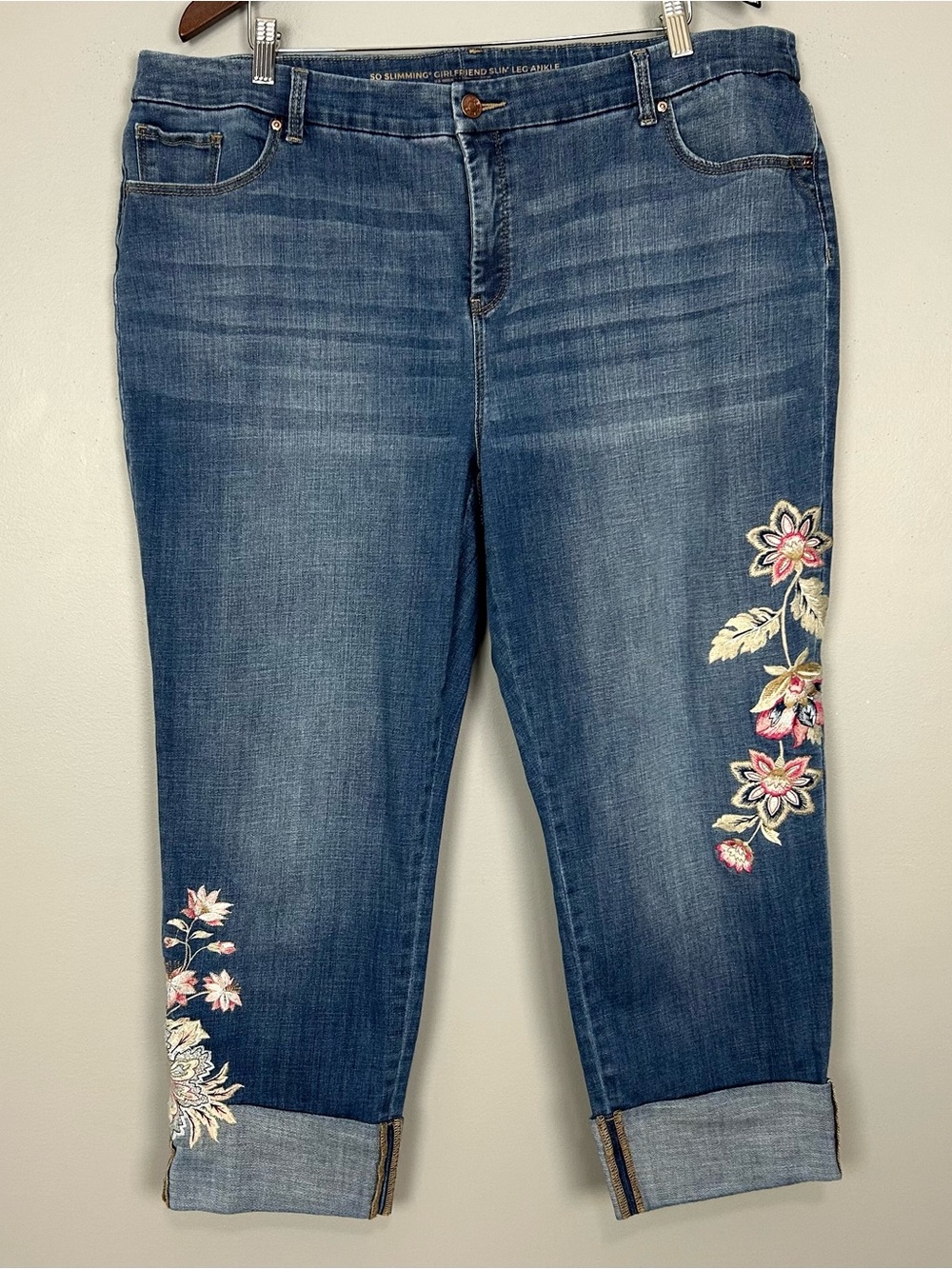 Chico’s Floral Embroidered Girlfriend Jeans Women’s Size 20 Slim Leg Ankle Cuff